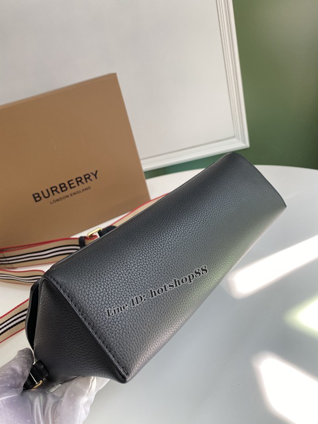 Burberry專櫃新款粒紋皮革斜背包 巴寶莉單肩斜挎包 yxb1207